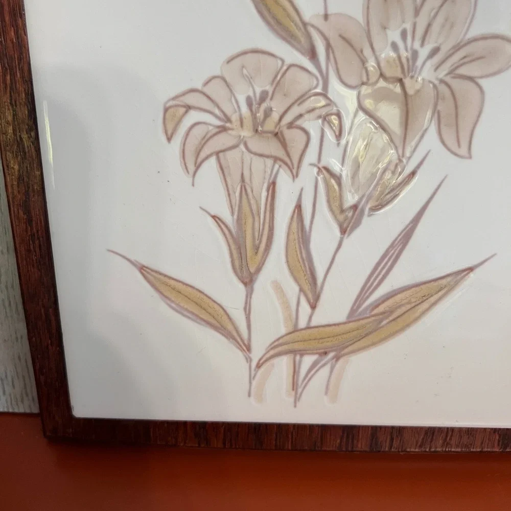 Vintage Floral Ceramic‎ Tile Wall Art Framed Lily Botanical Beige Tan Wood Frame